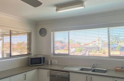 Runaway Bay Apartamento | Lux Beds CANAL FRONT Jetty Canoes & 13M Pool