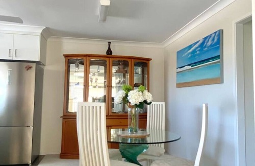 Runaway Bay Apartamento | Lux Beds CANAL FRONT Jetty Canoes & 13M Pool