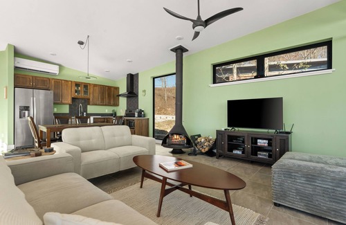 Harrison Cabina | Lux Cabin Mountain Escape - Scenic Views, River, Hiking, Kayaking