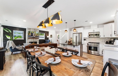 Cle Elum Cabina | LUX cabin on the golf course+hot tub+gas fireplace+EV Charger