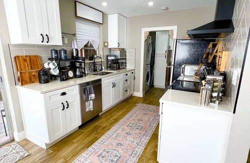 Sweetwater Casa | Moderna Casita! FIU, es central cerca Centros Comerciales, Restaurantes y Mas!