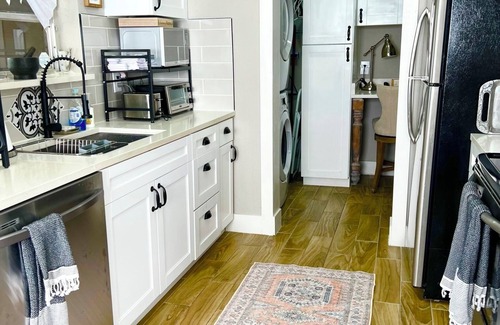 Sweetwater Casa | Moderna Casita! FIU, es central cerca Centros Comerciales, Restaurantes y Mas!