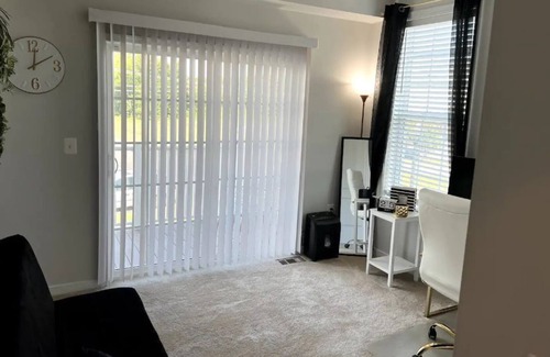 Lakeside Condominio | Lux Hollywood in RVA | 2 Floor Condo With Garage