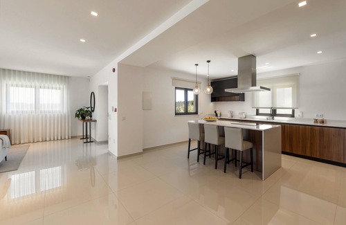 Leiria Villa | Lux House - Exclusive Retreat w/ Pool & View