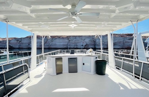 Page Alquiler De Eote | Lux Houseboat on Lake Powell just 15 minutes from the Antelope Slot Canyons