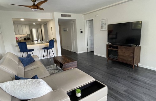 Delray Beach Condominio | Lux King Bed Suite, Modern Condo Delray Beach. DRClub - 40% Off Fall & Holidays
