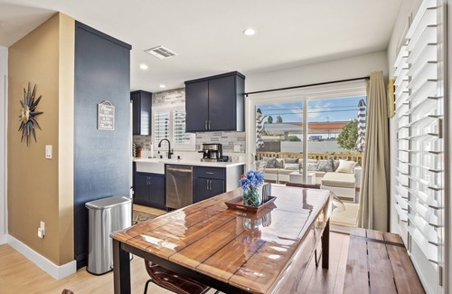 Panorama City Casa | LUX - LA Relaxing Oasis w/HotTub, Gym, & Workspace - Van Nuys
