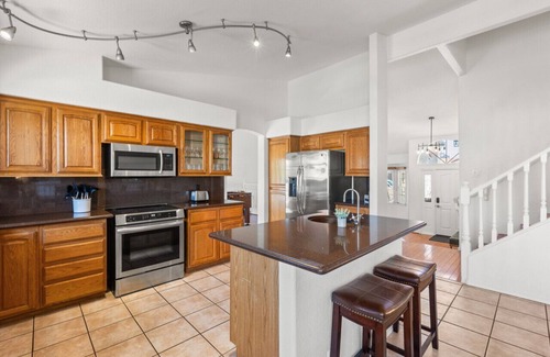 Arrowhead Lakes Casa | Luxury Collection Retiro junto al lago con vistas a la piscina climatizada, el barco, el lago y la montaña