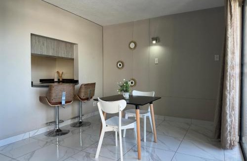 Menlyn Apartamento | Lux Living at Menlyn Place