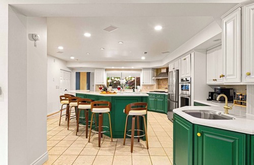 Fletcher Villa | Lux Nature Villa: Games & Spa!