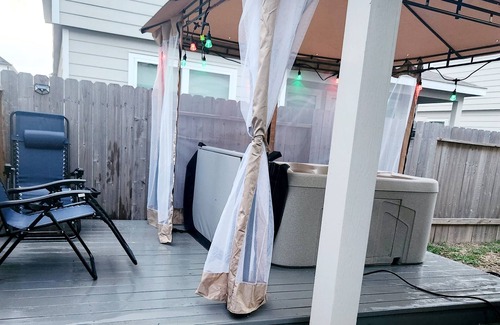 Westfield Casa | Lux, New, Beau, Hot tub &4Bedroom; Houston near IAH, Downtown, Woodlands &Spring