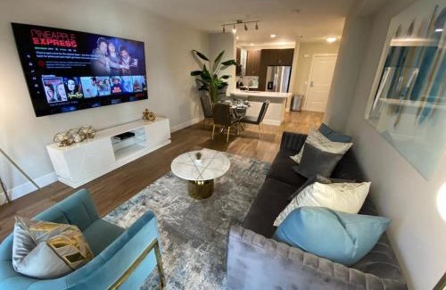 Westwood Apartamento | Lux One Bedroom Condo with Garden View