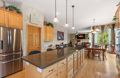 Lakeville Casa | Lux Retreat on 5 Wooded Acres-Pool/Hot Tub/Tiki Bar/Game Room- Great for Groups!