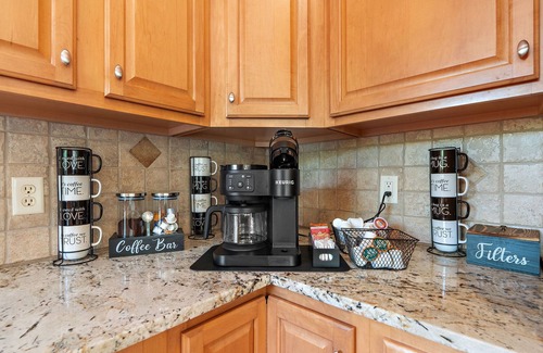 Lakeville Casa | Lux Retreat on 5 Wooded Acres-Pool/Hot Tub/Tiki Bar/Game Room- Great for Groups!