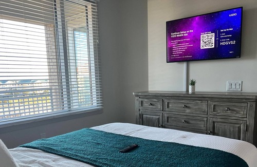 Westside Apartamento | Lux & Spacious 1BD Apt with Pool View!