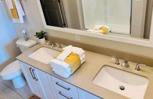 Westside Apartamento | Lux & Spacious 1BD Apt with Pool View!