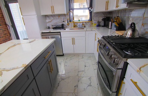 Highlandtown Casa | Lux Stay near Patterson Park, John Hopkins, & Stadiums! Family & Pet-Friendly.