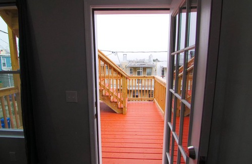 Highlandtown Casa | Lux Stay near Patterson Park, John Hopkins, & Stadiums! Family & Pet-Friendly.