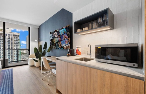 Downtown Miami Apartamento | Lux Studio W City Views and Pool