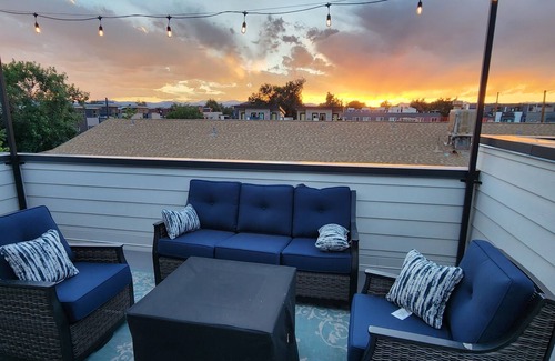 Sloan Lake Casa | Lux Townhouse | Rooftop Patio | Walk to Downtown