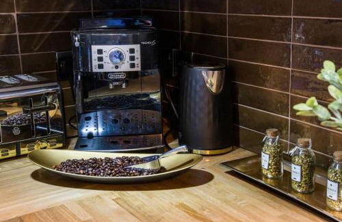 Leyton Apartamento | Lux Versace Pad Sleeps 10 Hot Tub, Cinema & Games Room