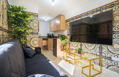 Leyton Apartamento | Lux Versace Pad Sleeps 10 Hot Tub, Cinema & Games Room