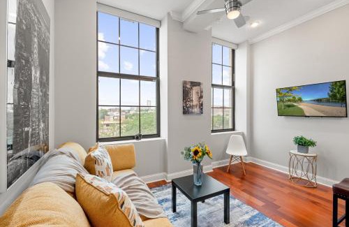 Olde Kensington Apartamento | Luxe 1br Glass Wall Wd Umbrella Building
