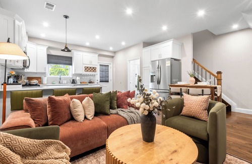 The Heights Condominio | Luxe 2-Bedroom Home with AC, Fast WiFi, Private Patio, Gameroom 15minutes to NYC