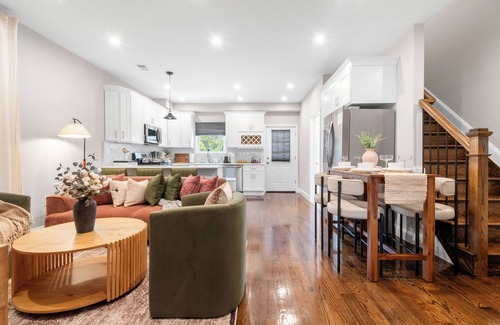 The Heights Condominio | Luxe 2-Bedroom Home with AC, Fast WiFi, Private Patio, Gameroom 15minutes to NYC