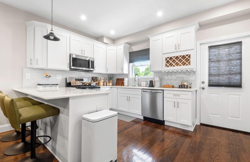 The Heights Condominio | Luxe 2-Bedroom Home with AC, Fast WiFi, Private Patio, Gameroom 15minutes to NYC