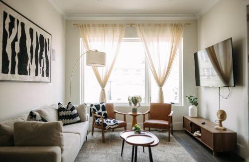 McGinley Square Apartamento | LUXE 3BR with Free Parking & Backyard and 15min to NYC