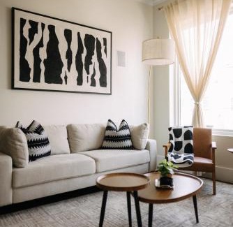McGinley Square Apartamento | LUXE 3BR with Free Parking & Backyard and 15min to NYC
