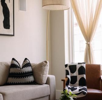 McGinley Square Apartamento | LUXE 3BR with Free Parking & Backyard and 15min to NYC