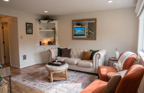 Downtown Leavenworth Apartamento | Luxe Bavarian Retreat - in Town with Hot Tub
