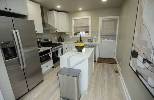 Newbold Casa | Luxe Boutique Style Retreat - Prime Location - Airport/Downtown minutes away