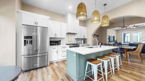 Union Pier Casa | Luxe by the Lake - Pool Access