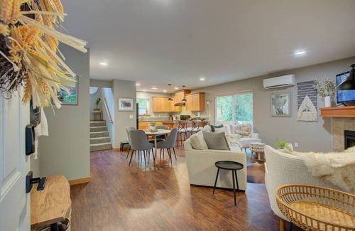 Warnick Cabina | Luxe Cabin *Hot Tub*Fire Pit*Fenced*Generator