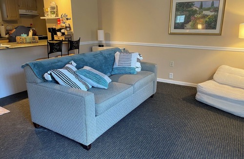 Norwich Condominio | Luxe Condo in Norwich Less Than 3 Minutes From Mohegan Sun