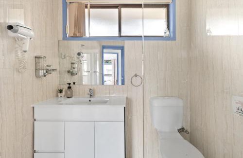 Marayong Casa | Luxe Double Room - Nearby Stations & Eateries - Shared Bathroom