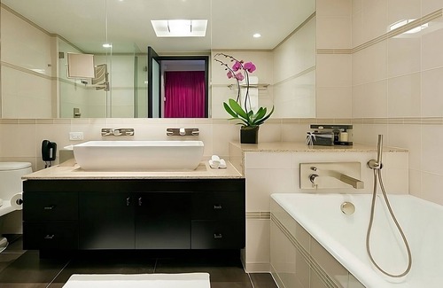 Rose Hill Hotel | Luxe Escape in a Prime Manhattan Location! Close to Empire State/Union Square!