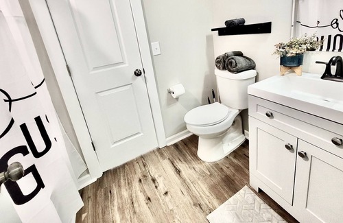 Milton Casa | Luxe Farmhouse - 10 guests, 5 beds, 3 baths