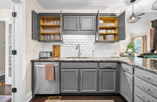 Waddy Casa | ✨Luxe Farmhouse✨Bourbon Trail✨ 4 king Beds ✨Hot Tub Games Trails sleeps 16