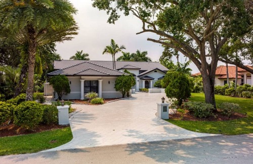 Plantation Apartamento | Luxe Gorgeous 7BR Home With Game Room/Pool