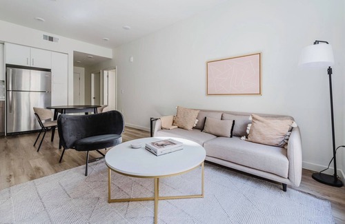 Hayward Apartamento | Luxe Hayward 2BR w/ Pools, Spas & A/C, near Green Spaces, by Blueground