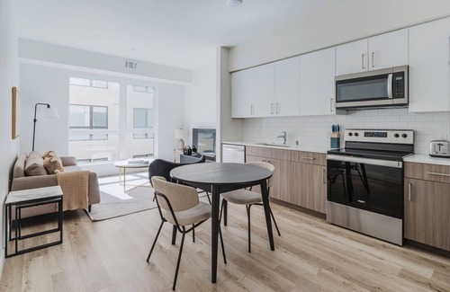 Hayward Apartamento | Luxe Hayward 2BR w/ Pools, Spas & A/C, near Green Spaces, by Blueground