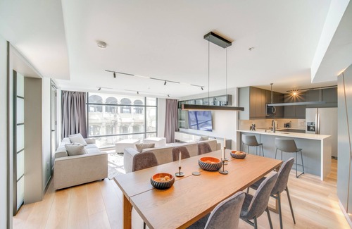 Ohio City Apartamento | Luxe High-Rise 2 Mi to Dtwn Cleveland: WFH Ready!