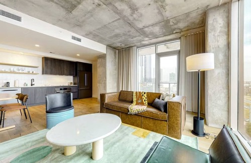 Rainey Street Historic District Condominio | Luxe High Rise off of Rainey St.