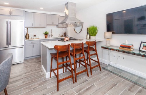 Highland Park Casa | Luxe Home | Near T Su