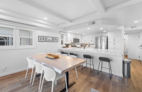 South Mission Beach Casa | LUXE HOME SLEEPS 20 MISSION BEACH PARKING 4 CARS