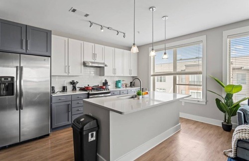 Charlotte Apartamento | Luxe King 3BR Suite in Waverly Charlotte!
